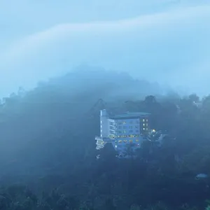 Hotel Gokulam Park Munnar